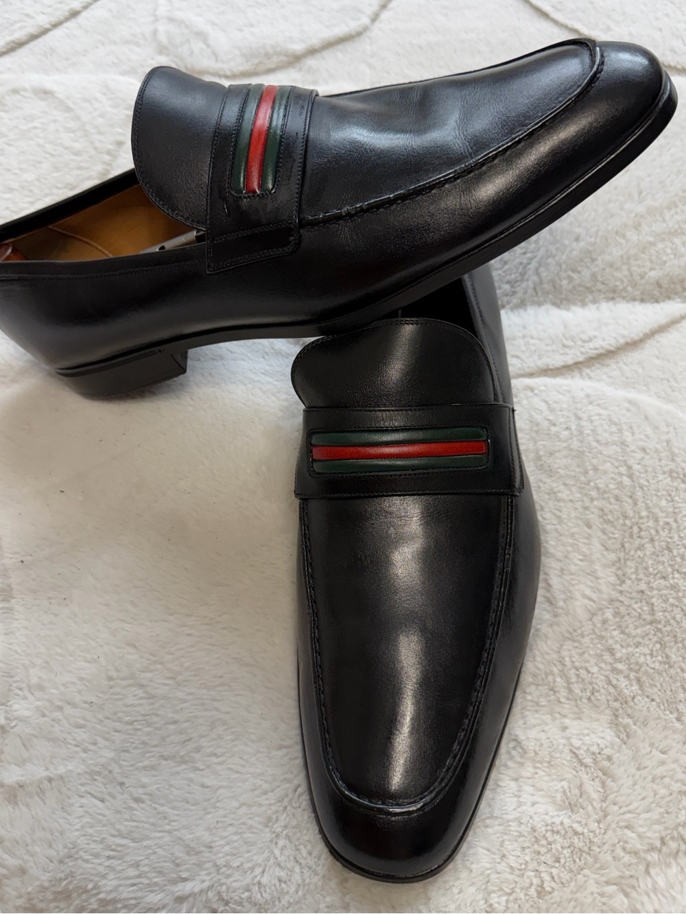 $1,050 Gucci Black Leather Loafers with Green & Red Signature Web Stripe 11.5 12